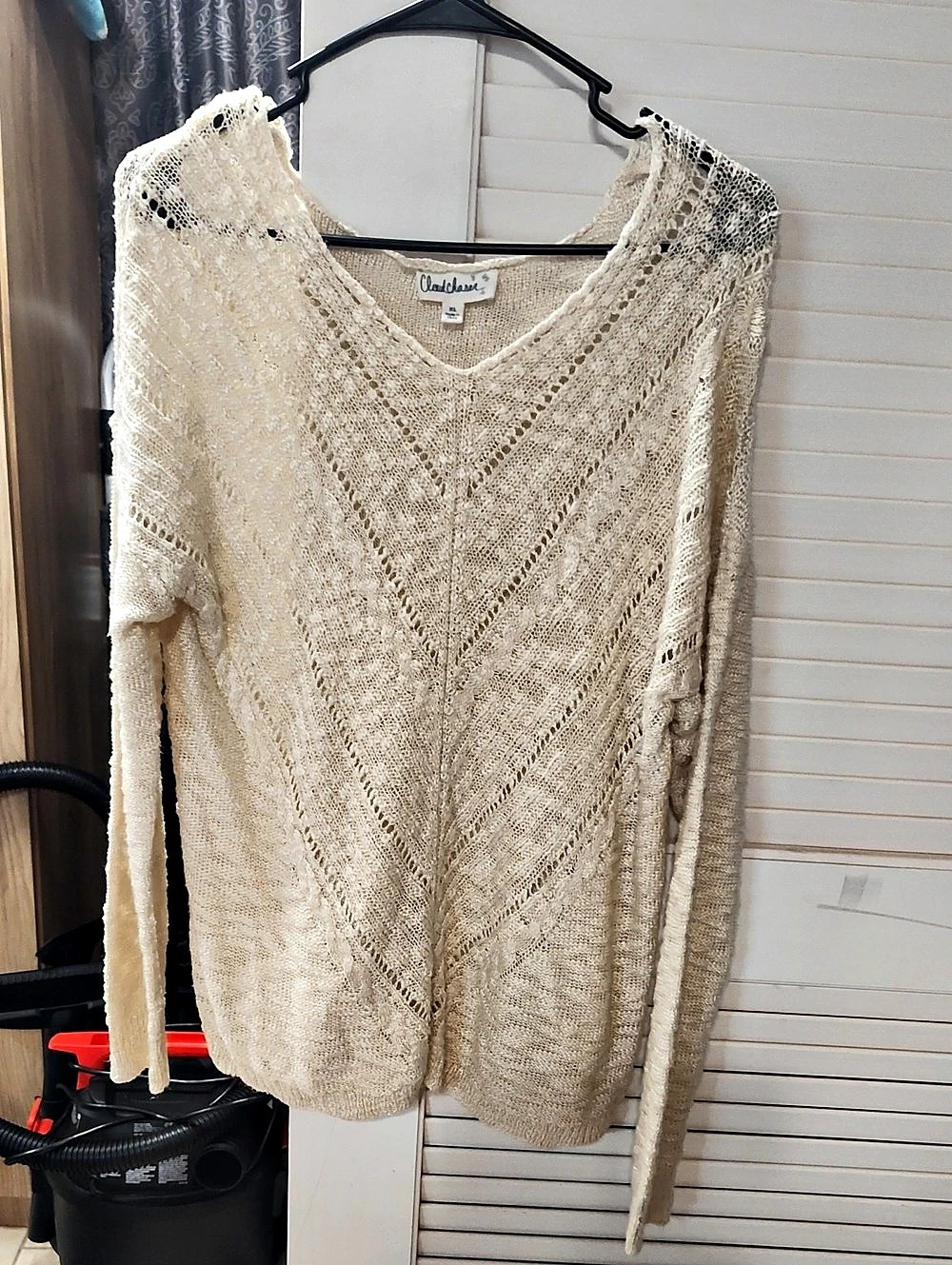 Cloud Chaser Women's V-Neck Sweater in Cream Size XL